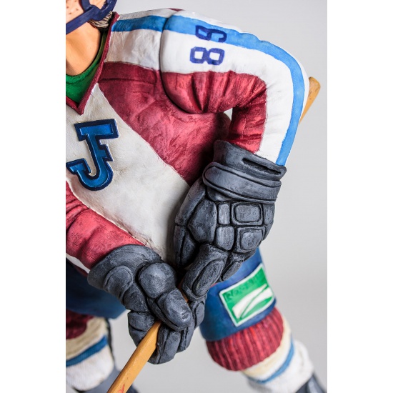 the-ice-hockey-player-7