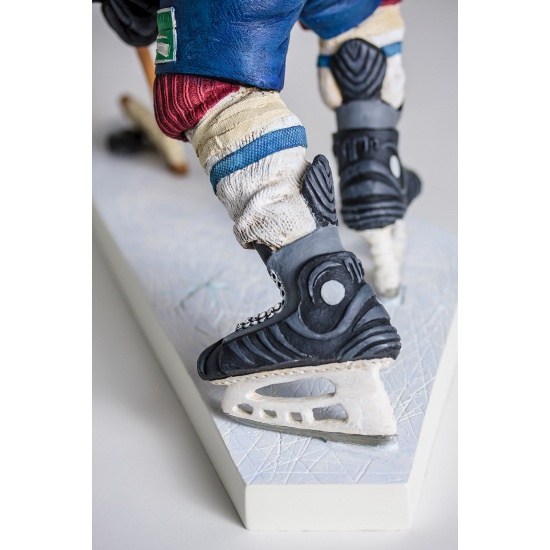 the-ice-hockey-player-8
